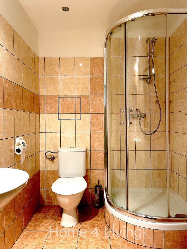 Pronájem bytu 2+kk, Brno - Chrlice, nová kuchyňská linka, sporák, v koupelně sprchový kout