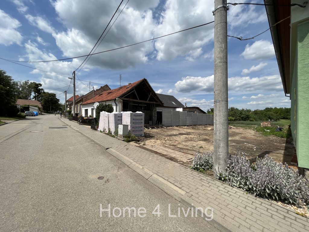 Prodej stavebního pozemku 2199m2, rovinatý slunný pozemek, obec Dolenice, nedaleko Pohořelic